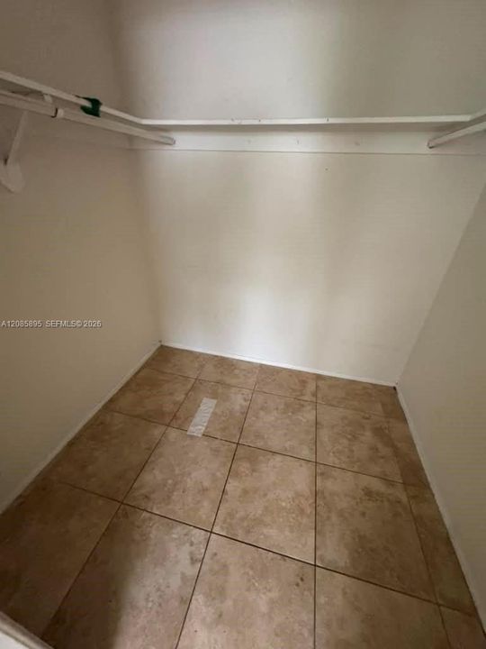 В аренду: $2,050 (2 спален, 1 ванн, 4956 Квадратных фут)