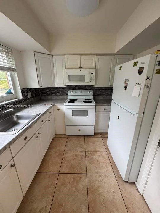 В аренду: $2,050 (2 спален, 1 ванн, 4956 Квадратных фут)