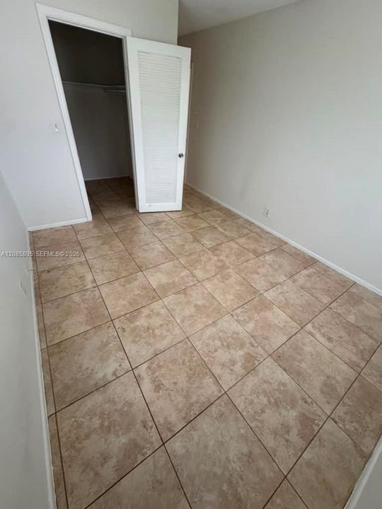В аренду: $2,050 (2 спален, 1 ванн, 4956 Квадратных фут)