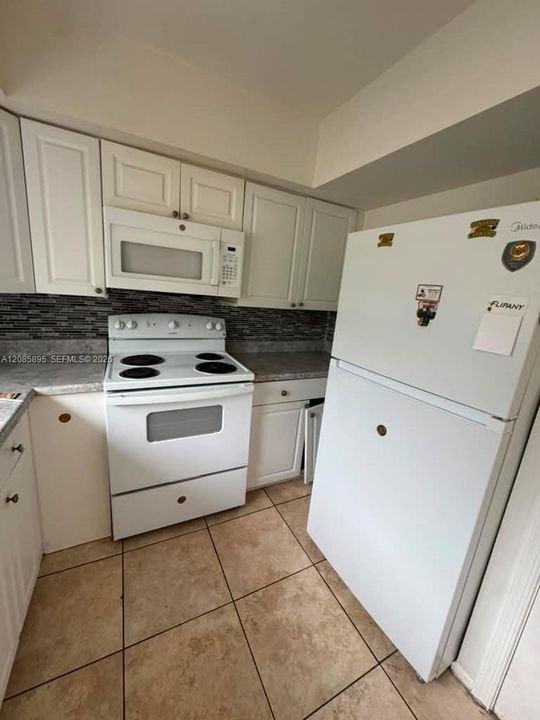 В аренду: $2,050 (2 спален, 1 ванн, 4956 Квадратных фут)