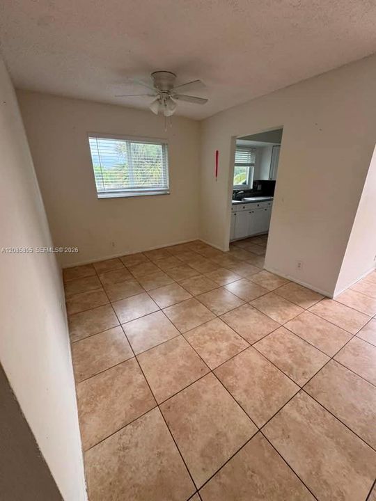 В аренду: $2,050 (2 спален, 1 ванн, 4956 Квадратных фут)