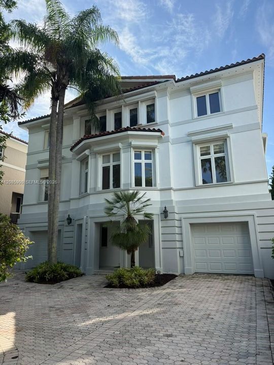 Active With Contract: $8,100,000 (4 beds, 4 baths, 5623 Square Feet)
