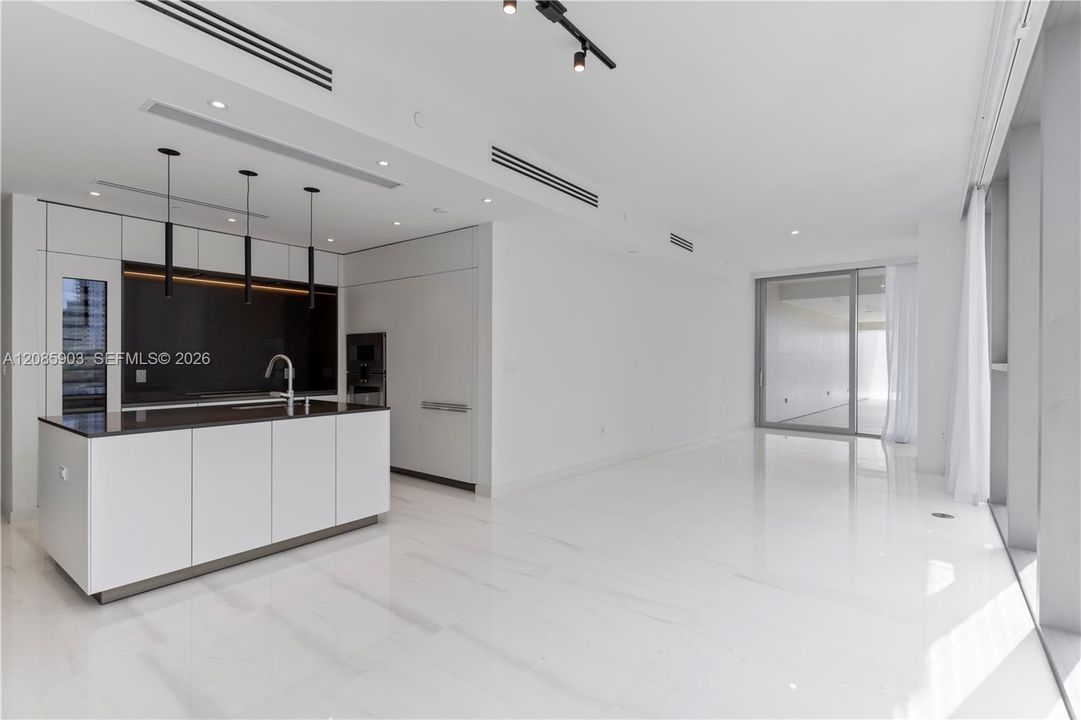 Activo con contrato: $16,500 (2 camas, 2 baños, 1582 Pies cuadrados)