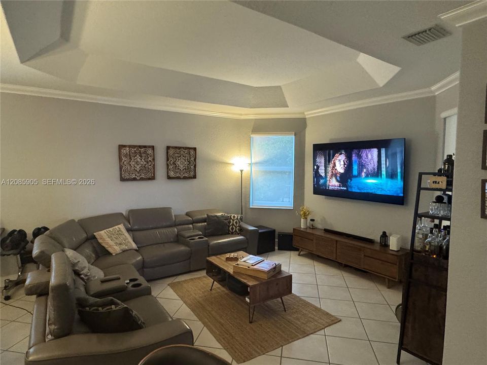 For Rent: $5,800 (3 beds, 2 baths, 1933 Square Feet)