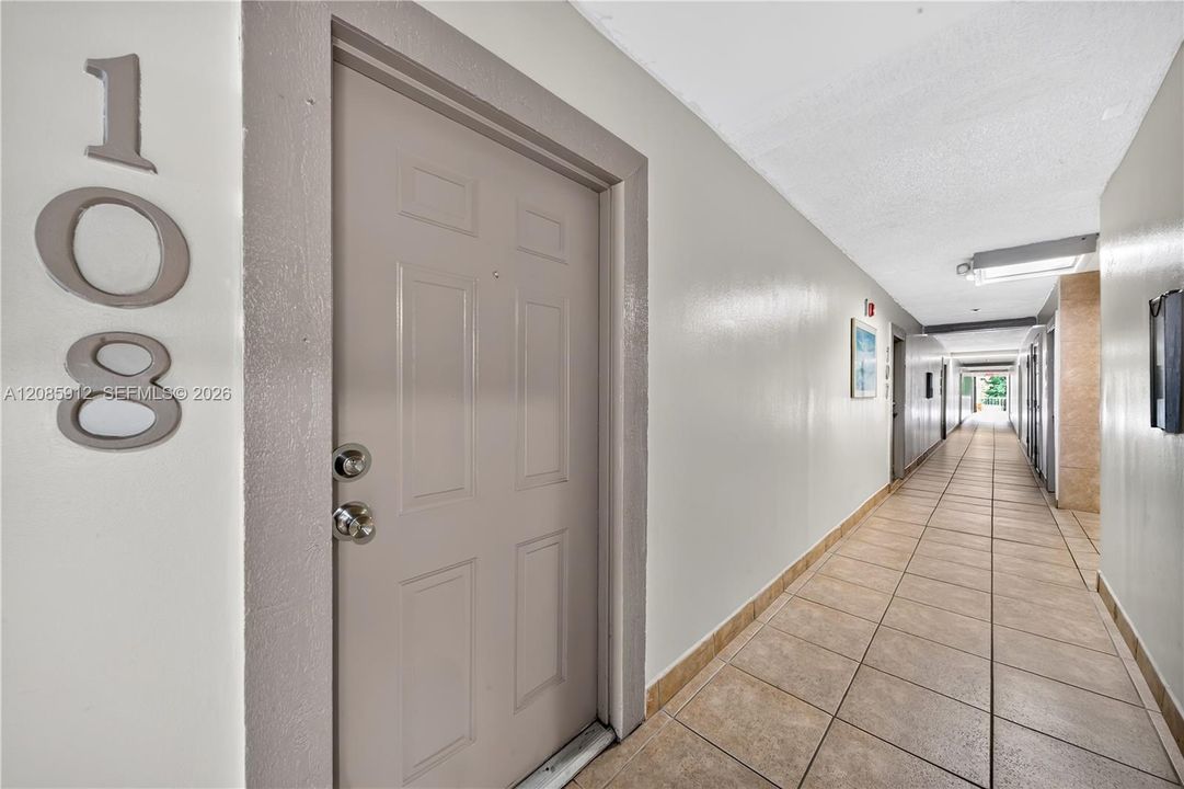 For Sale: $155,000 (1 beds, 1 baths, 700 Square Feet)