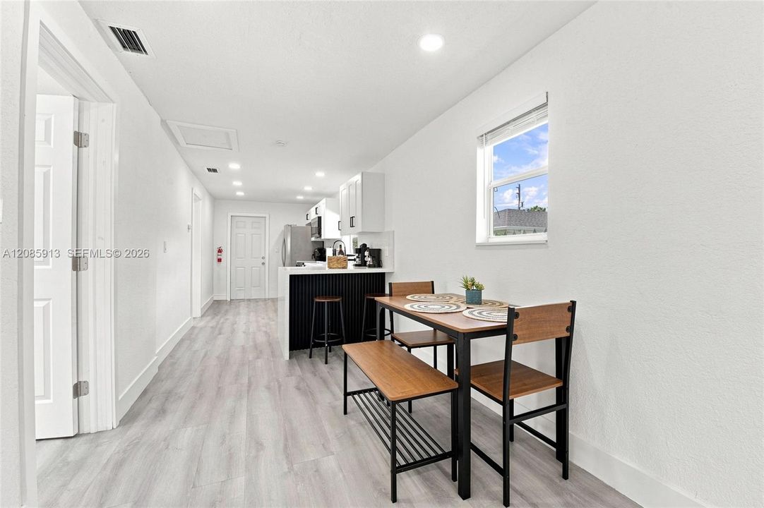 En Venta: $460,000 (3 camas, 2 baños, 1060 Pies cuadrados)