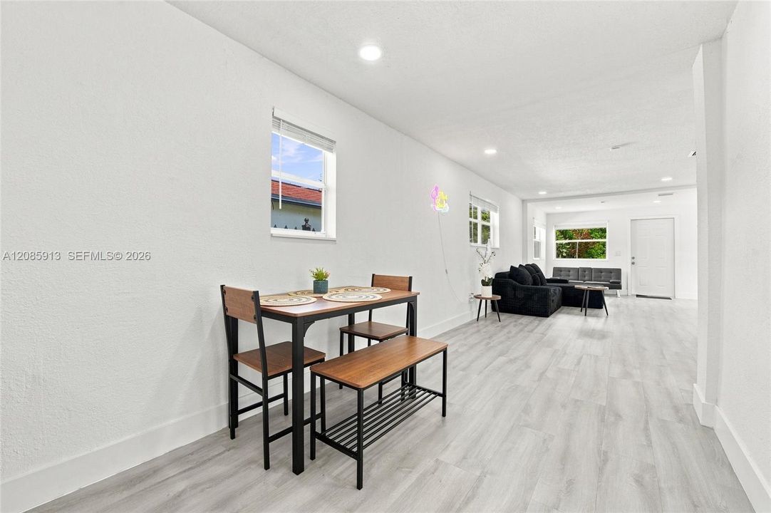 En Venta: $460,000 (3 camas, 2 baños, 1060 Pies cuadrados)
