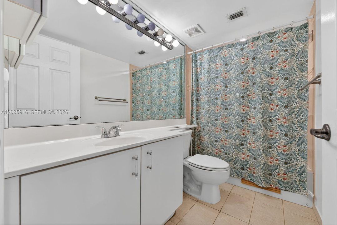 En Venta: $460,000 (2 camas, 2 baños, 1030 Pies cuadrados)
