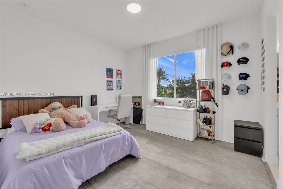 For Sale: $970,000 (6 beds, 3 baths, 3128 Square Feet)