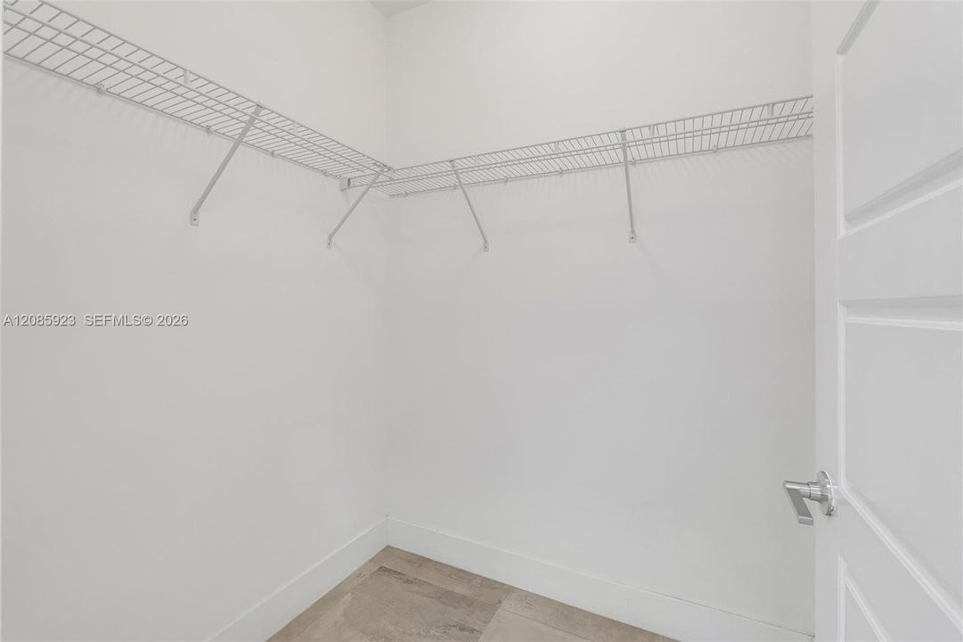For Sale: $970,000 (6 beds, 3 baths, 3128 Square Feet)