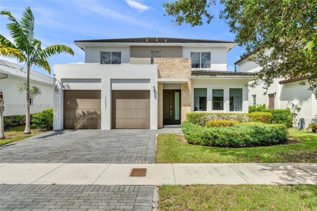 For Sale: $970,000 (6 beds, 3 baths, 3128 Square Feet)