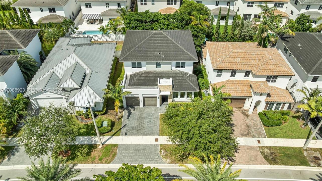 For Sale: $970,000 (6 beds, 3 baths, 3128 Square Feet)