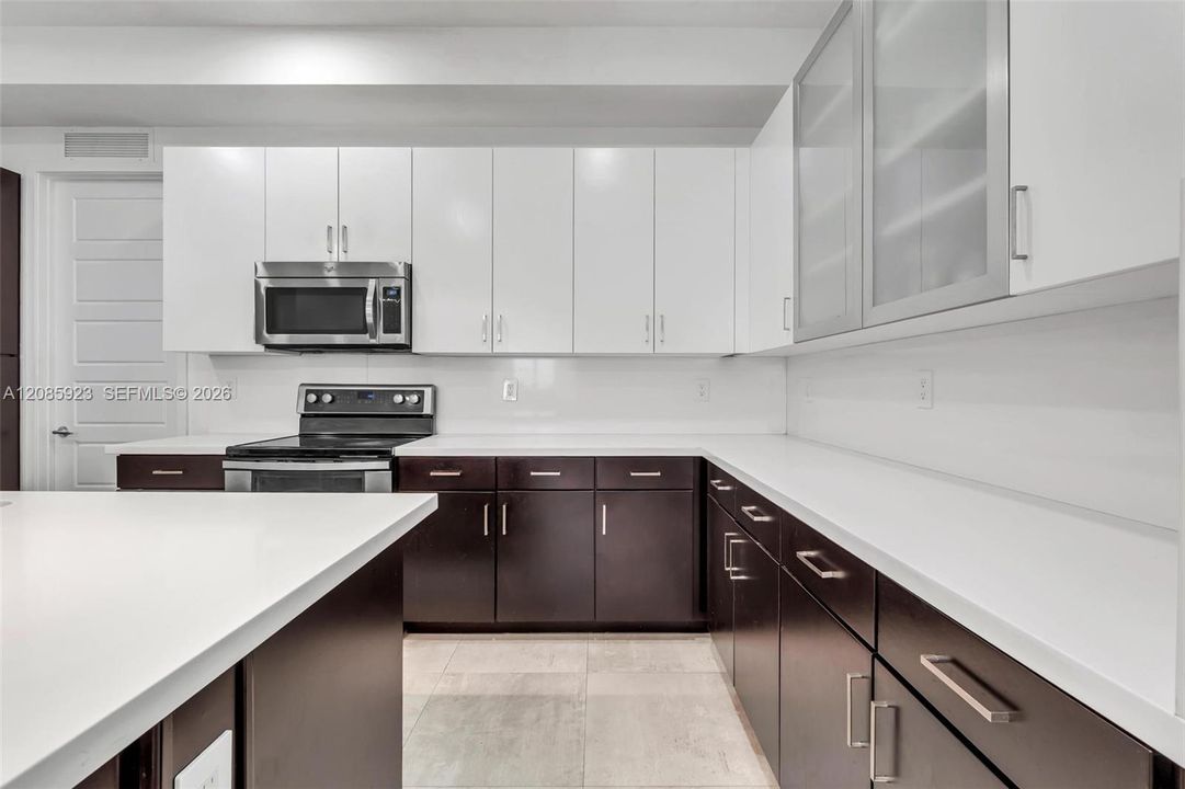 For Sale: $970,000 (6 beds, 3 baths, 3128 Square Feet)