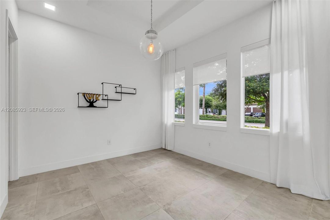 For Sale: $970,000 (6 beds, 3 baths, 3128 Square Feet)
