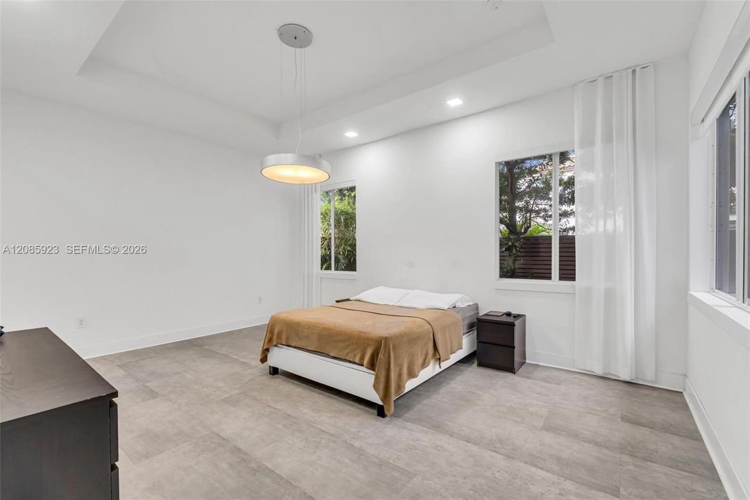 For Sale: $970,000 (6 beds, 3 baths, 3128 Square Feet)
