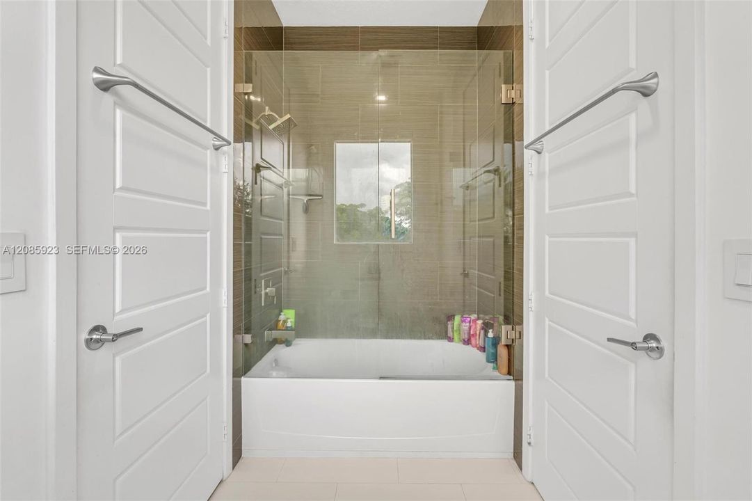 For Sale: $970,000 (6 beds, 3 baths, 3128 Square Feet)