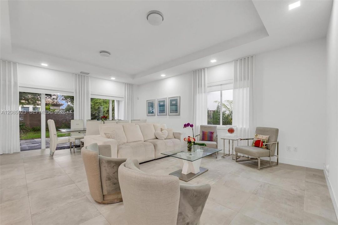 For Sale: $970,000 (6 beds, 3 baths, 3128 Square Feet)