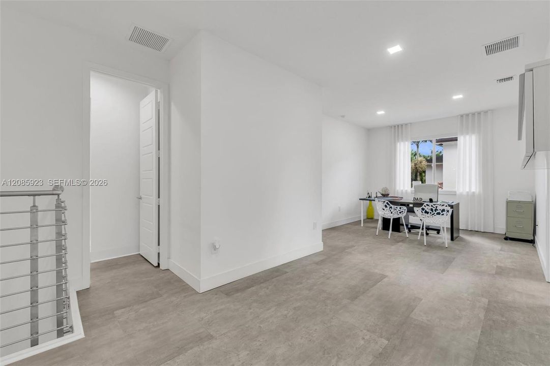 For Sale: $970,000 (6 beds, 3 baths, 3128 Square Feet)