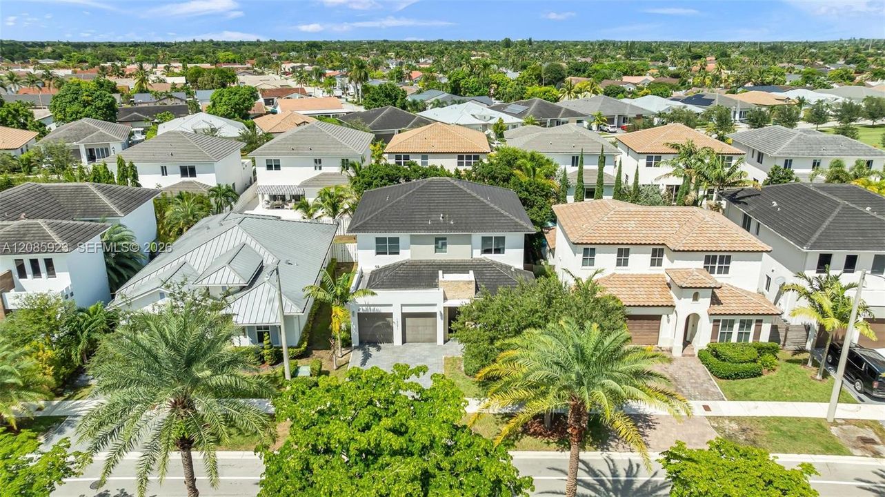 For Sale: $970,000 (6 beds, 3 baths, 3128 Square Feet)