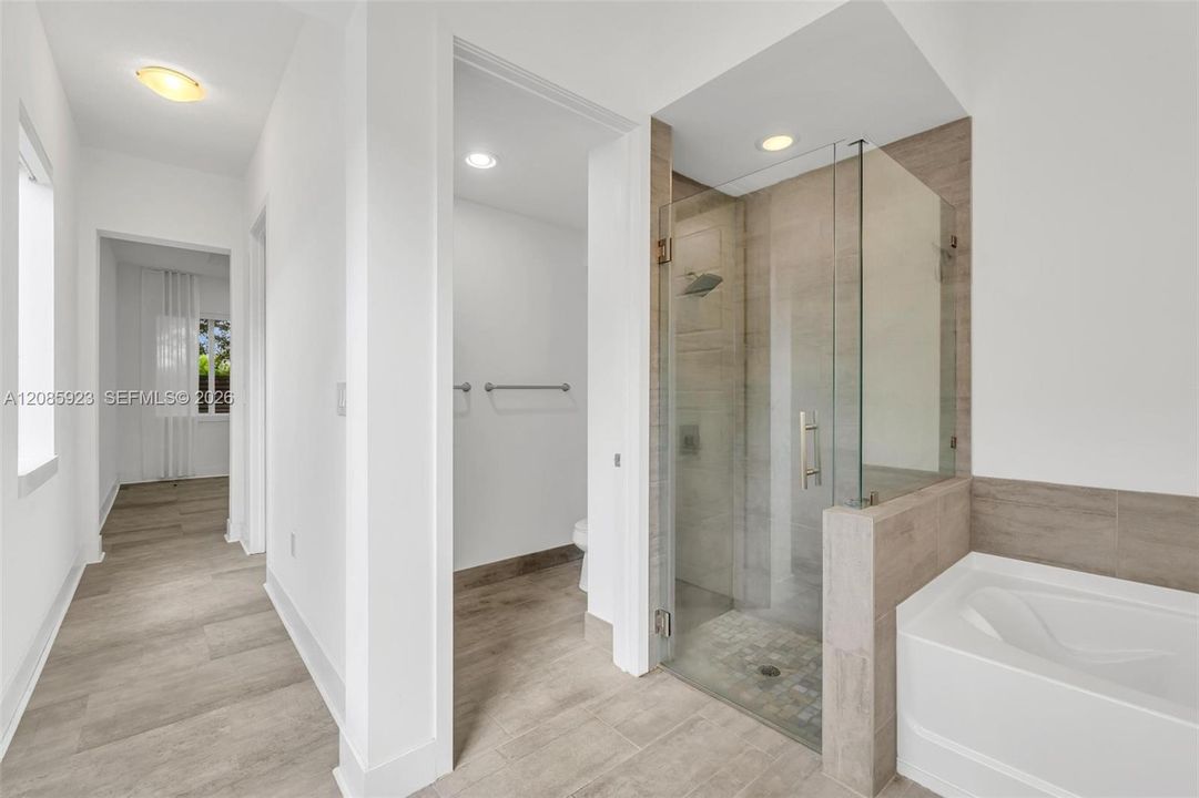 For Sale: $970,000 (6 beds, 3 baths, 3128 Square Feet)