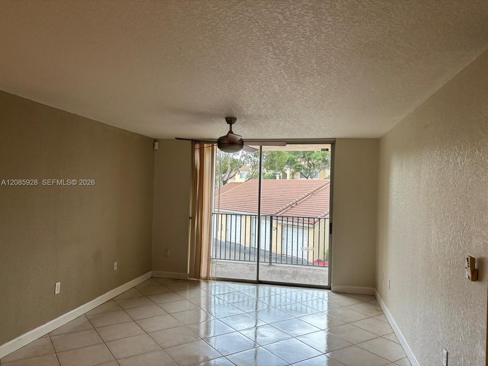 For Rent: $2,200 (2 beds, 2 baths, 1066 Square Feet)