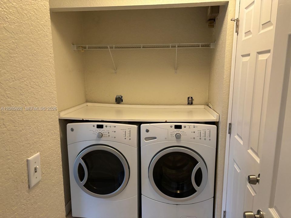 For Rent: $2,200 (2 beds, 2 baths, 1066 Square Feet)
