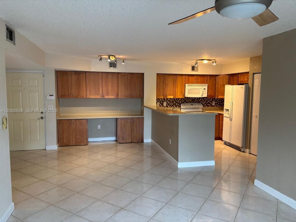 For Rent: $2,200 (2 beds, 2 baths, 1066 Square Feet)
