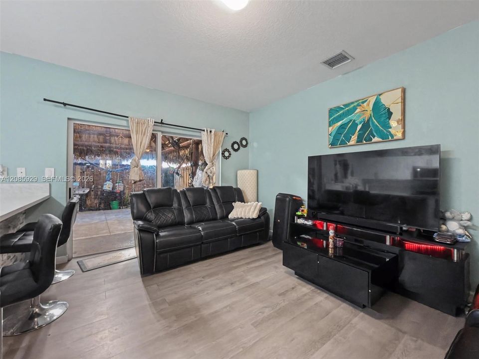For Sale: $372,000 (4 beds, 3 baths, 1338 Square Feet)