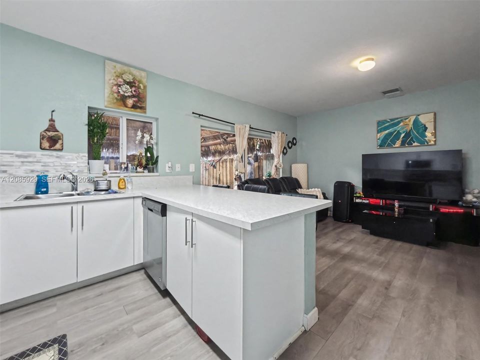 For Sale: $372,000 (4 beds, 3 baths, 1338 Square Feet)