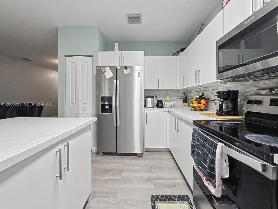 For Sale: $372,000 (4 beds, 3 baths, 1338 Square Feet)