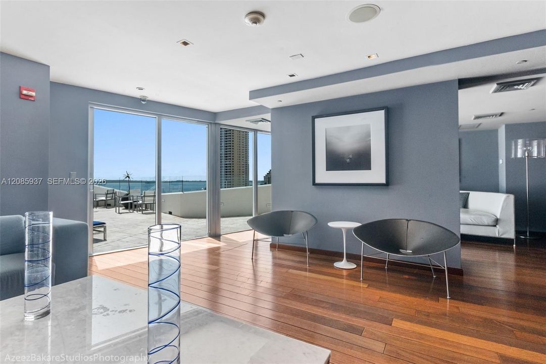 For Rent: $3,500 (2 beds, 2 baths, 1105 Square Feet)