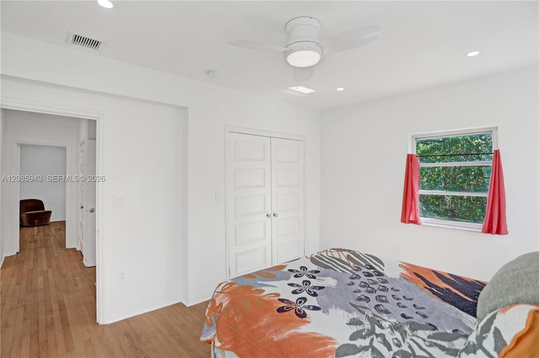 В аренду: $6,000 (2 спален, 1 ванн, 1201 Квадратных фут)