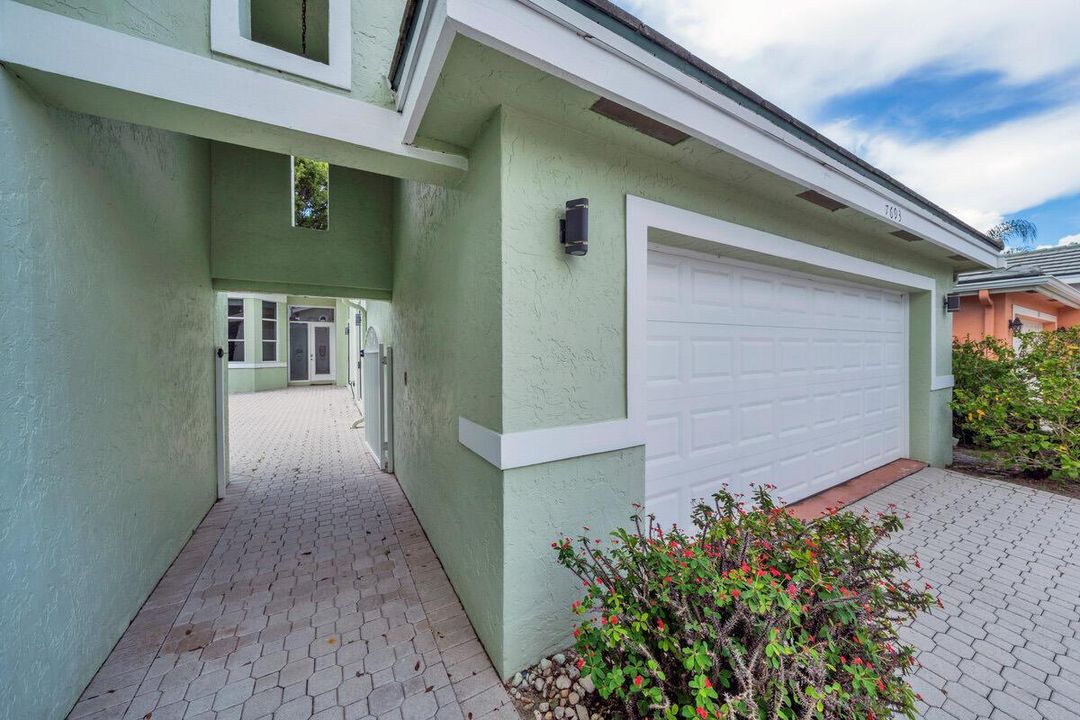 1 Exterior Front (4)