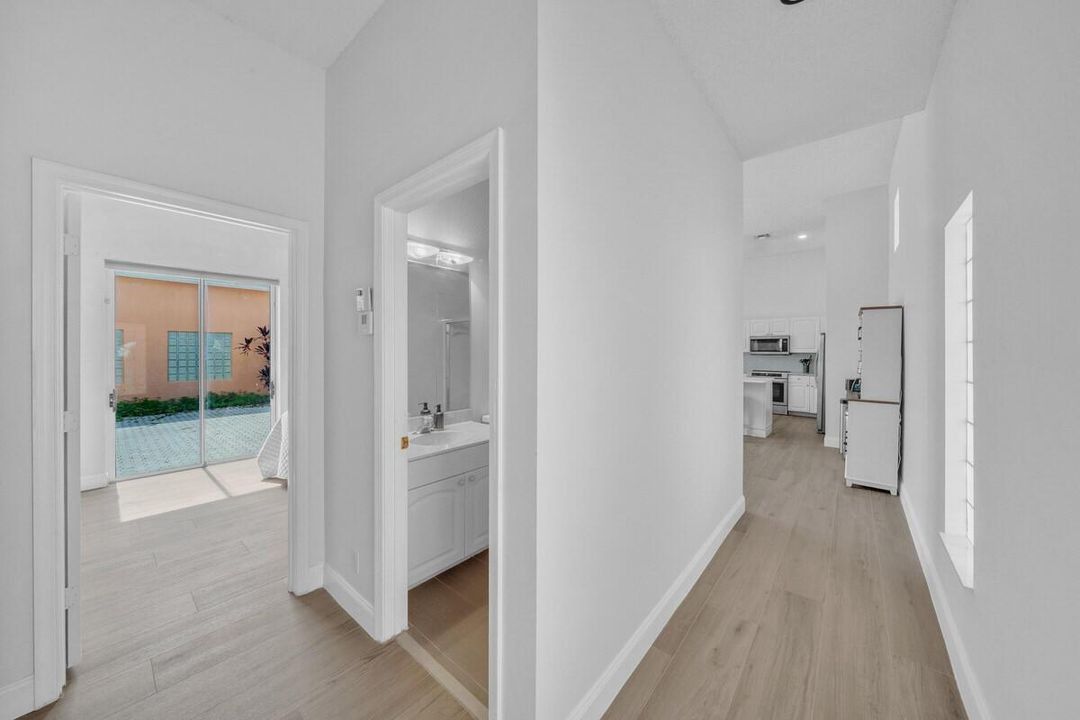 16 Foyer (2)
