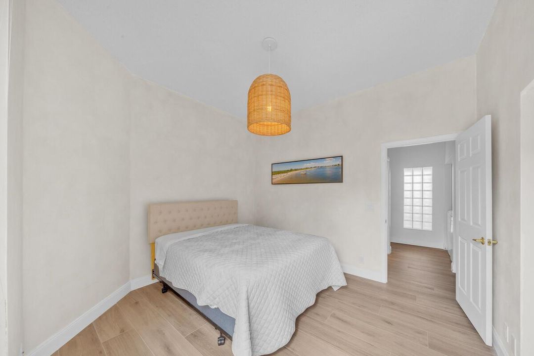 15 Guest Bedroom A (4)
