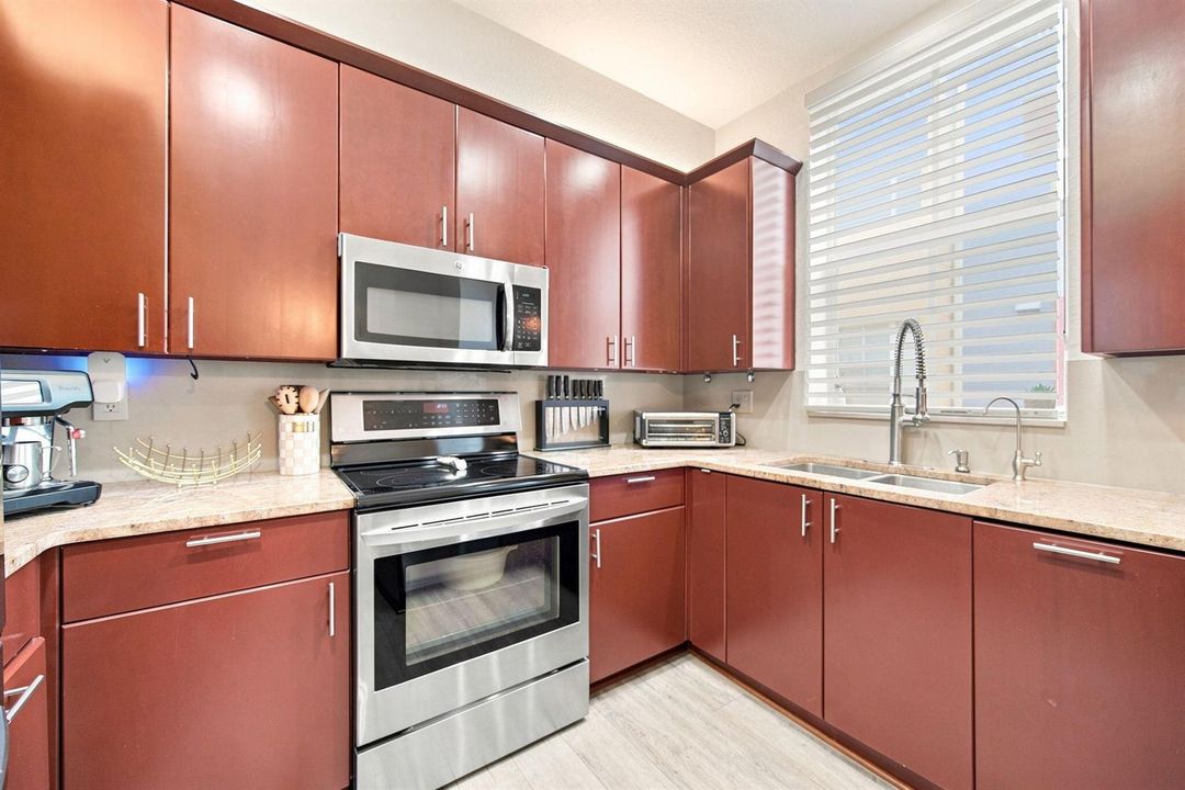 24-web-or-mls-506-ne-7th-ave-1