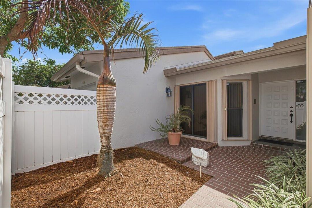 31-Front Yard