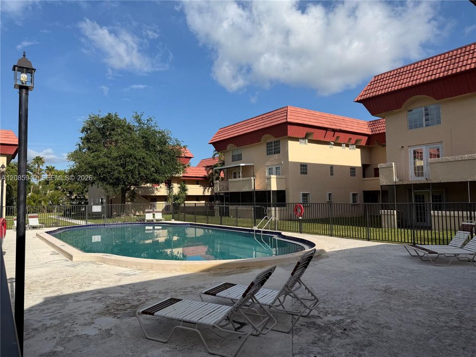 For Sale: $265,000 (2 beds, 2 baths, 1150 Square Feet)