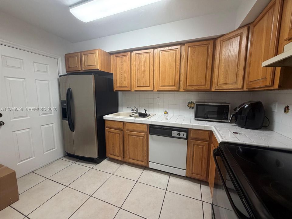 For Sale: $265,000 (2 beds, 2 baths, 1150 Square Feet)