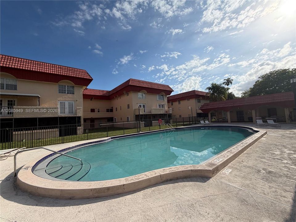 For Sale: $265,000 (2 beds, 2 baths, 1150 Square Feet)