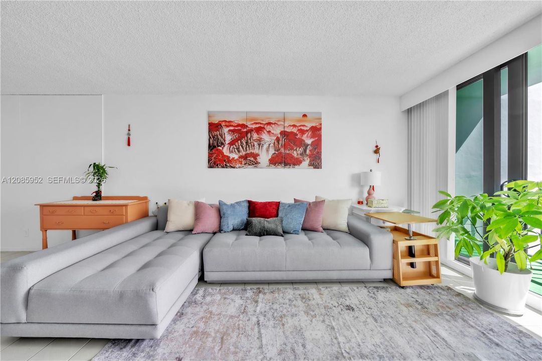 For Sale: $398,000 (1 beds, 1 baths, 1000 Square Feet)