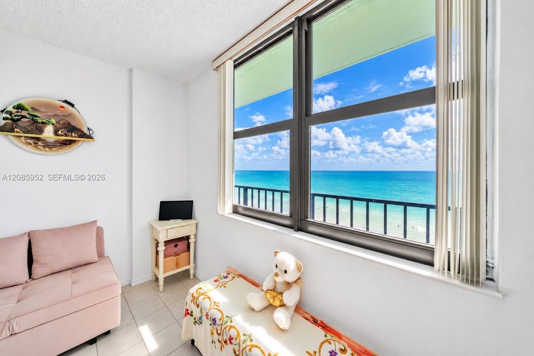 For Sale: $398,000 (1 beds, 1 baths, 1000 Square Feet)