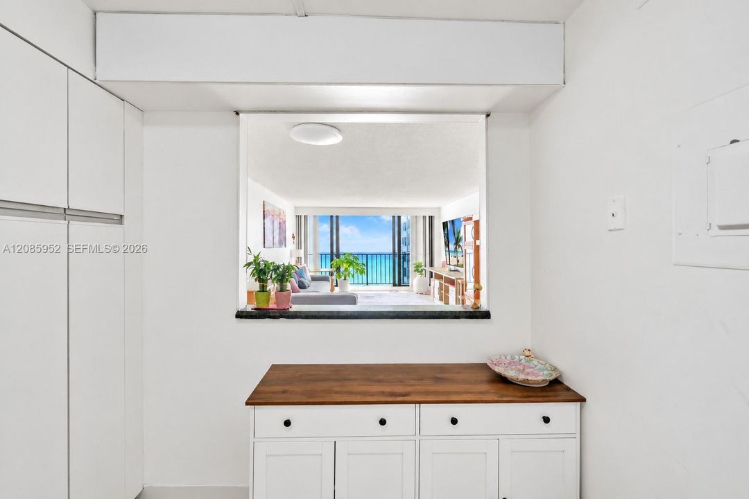 For Sale: $398,000 (1 beds, 1 baths, 1000 Square Feet)