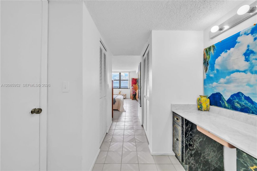 For Sale: $398,000 (1 beds, 1 baths, 1000 Square Feet)