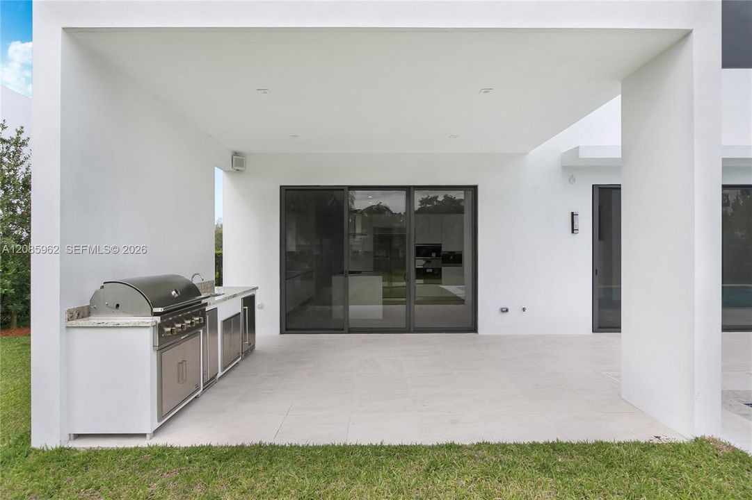 For Sale: $2,375,000 (5 beds, 5 baths, 3813 Square Feet)