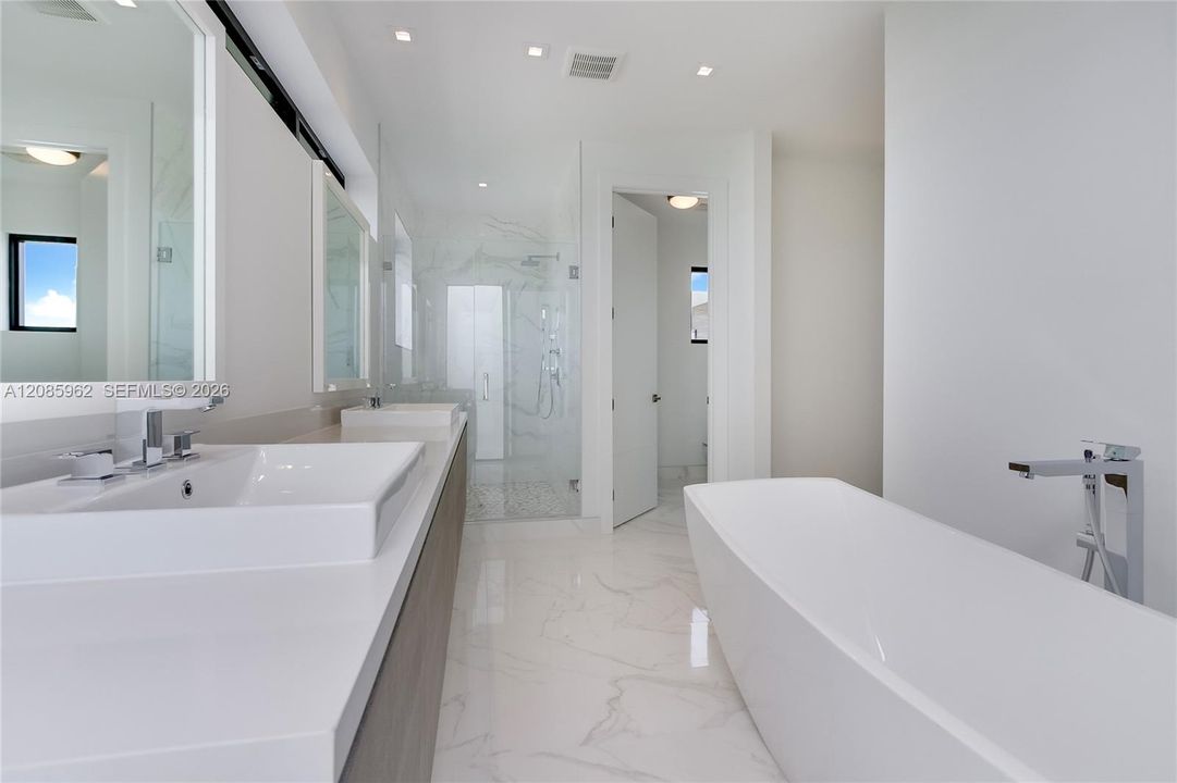 For Sale: $2,375,000 (5 beds, 5 baths, 3813 Square Feet)