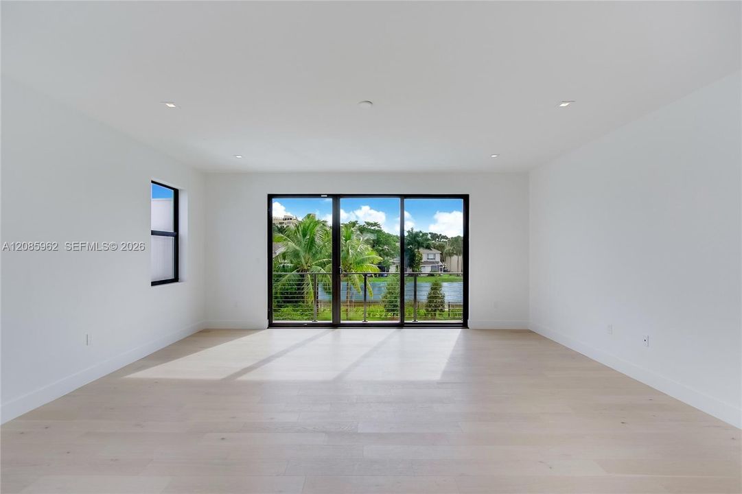 For Sale: $2,375,000 (5 beds, 5 baths, 3813 Square Feet)