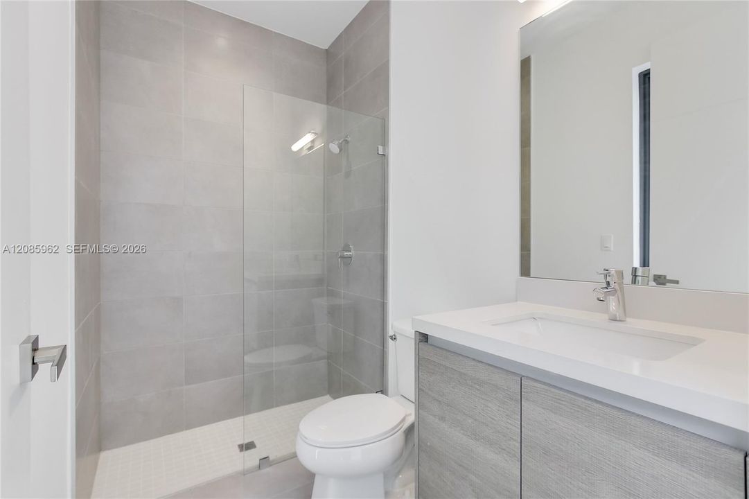For Sale: $2,375,000 (5 beds, 5 baths, 3813 Square Feet)