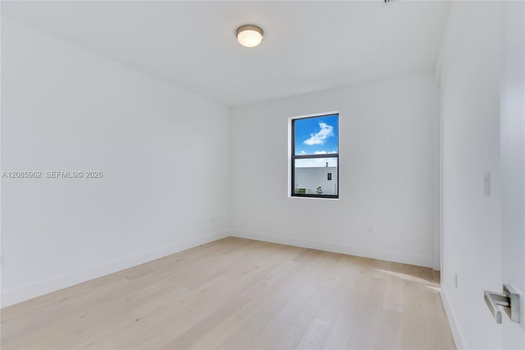 For Sale: $2,375,000 (5 beds, 5 baths, 3813 Square Feet)