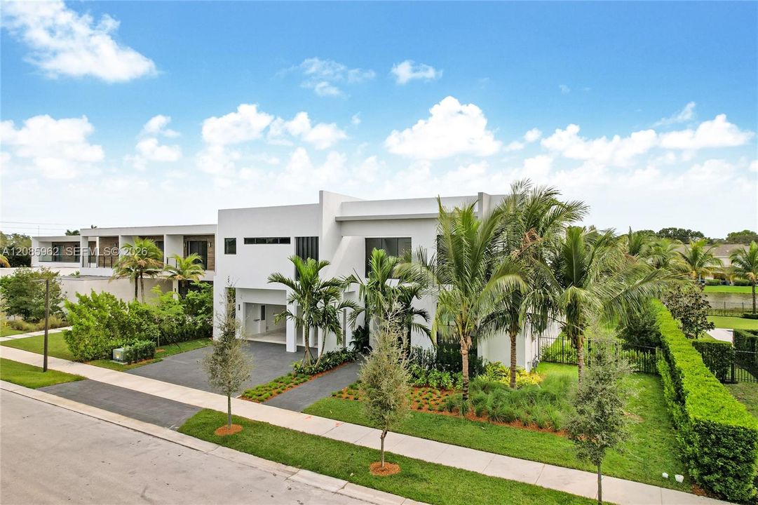 For Sale: $2,375,000 (5 beds, 5 baths, 3813 Square Feet)